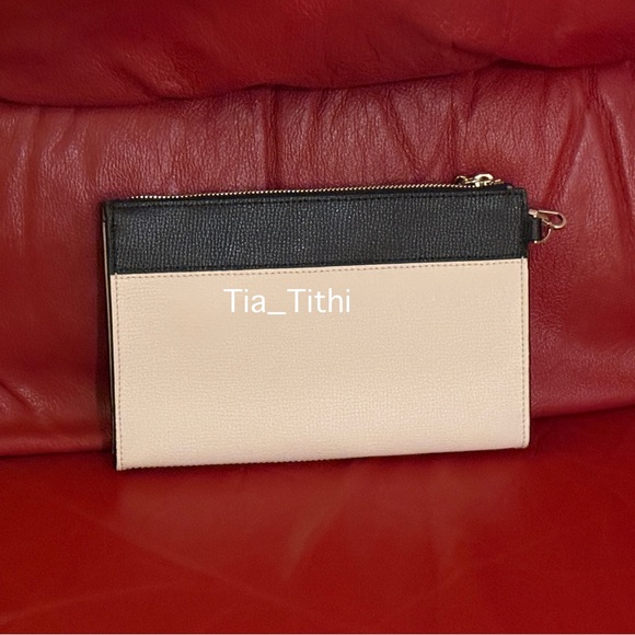 Kate Spade Wristlet 🎉Host Pick🎉 - Picture 5 of 5